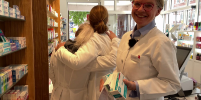 Apothekerin Sabine Haul und ihre Mitarbeiterinnen leisten täglich einen Beitrag zur Arzneimitteltherapie